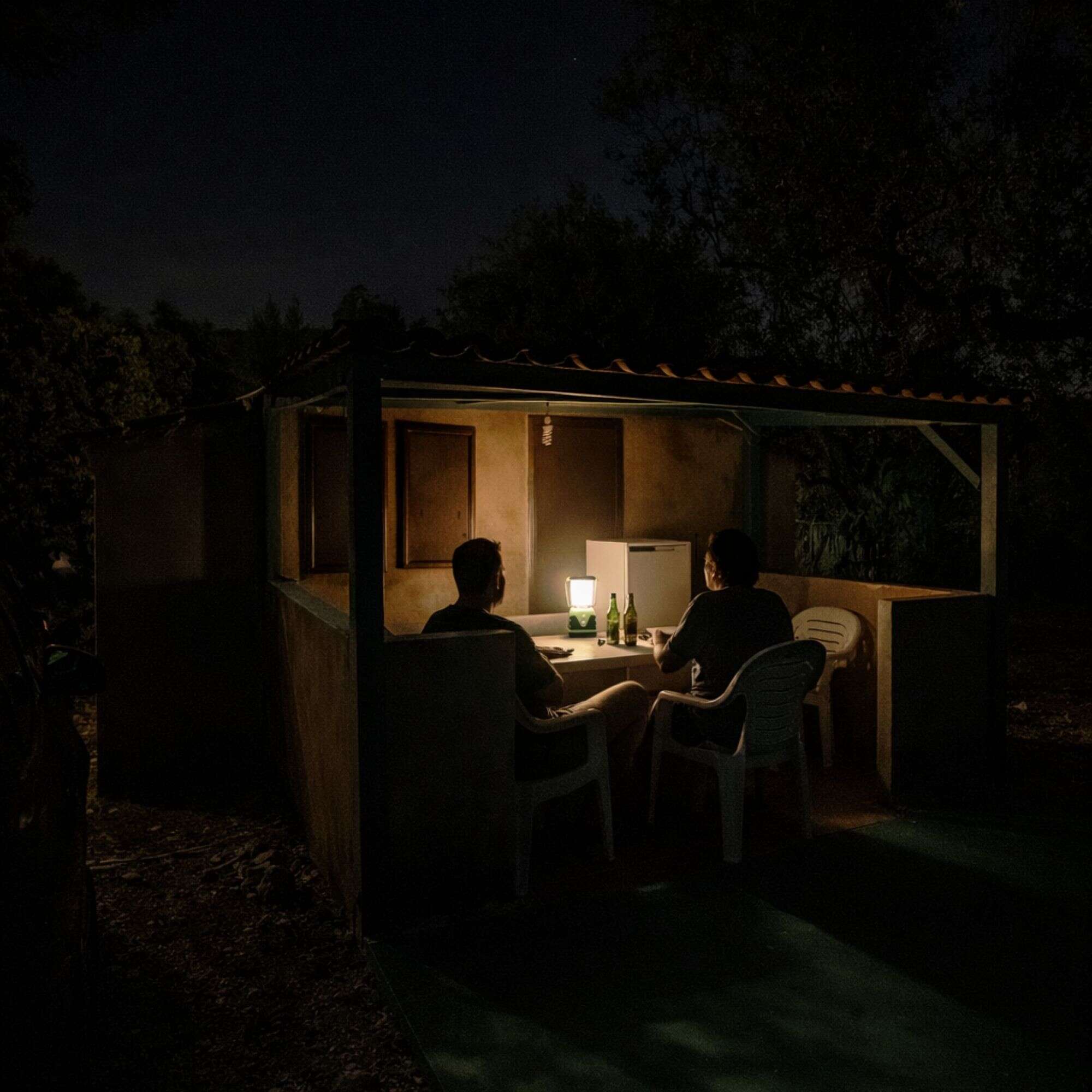 Camping Lampe gemütliche Atmosphäre abends Zelt Camper Licht