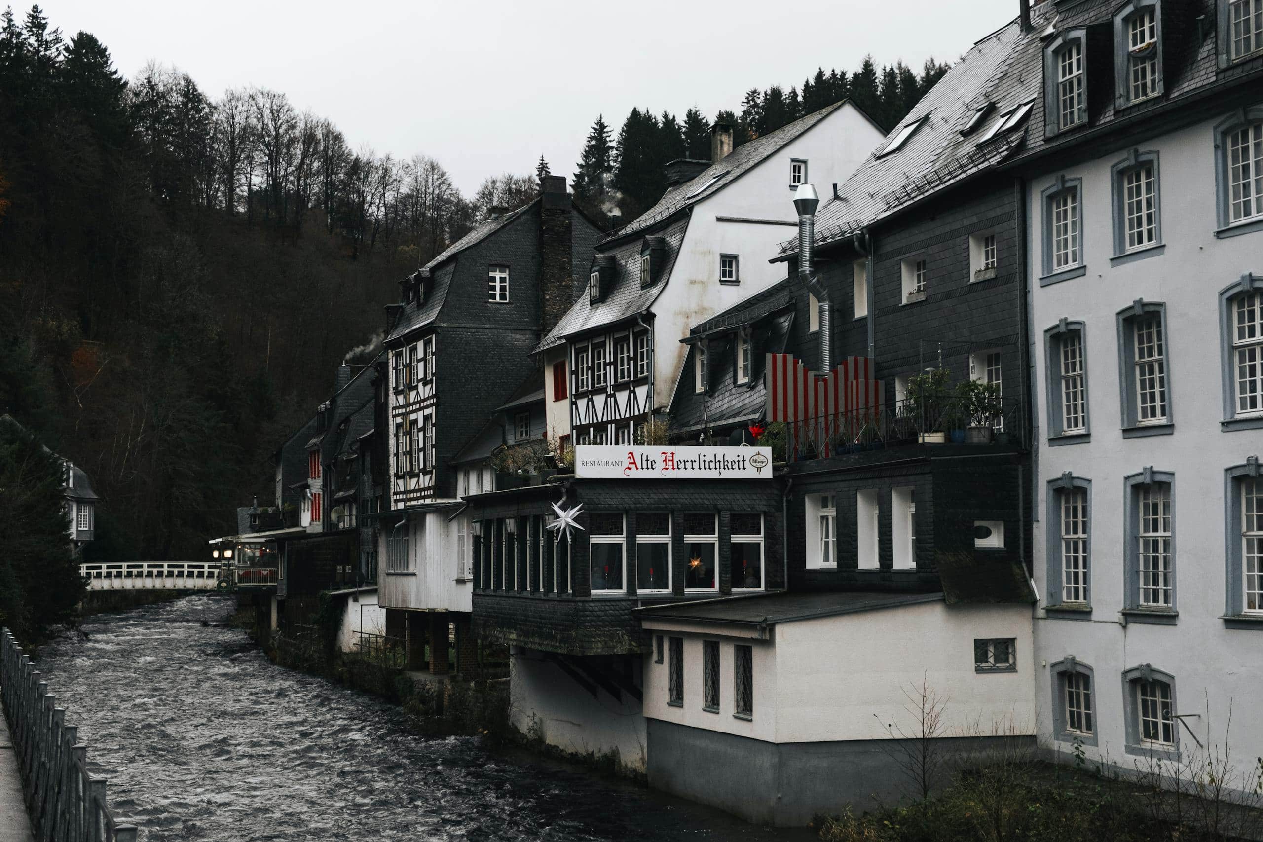 CMonschau Altstadt: Tipps für deinen Ausflug in die Fachwerkidylle der Eifel