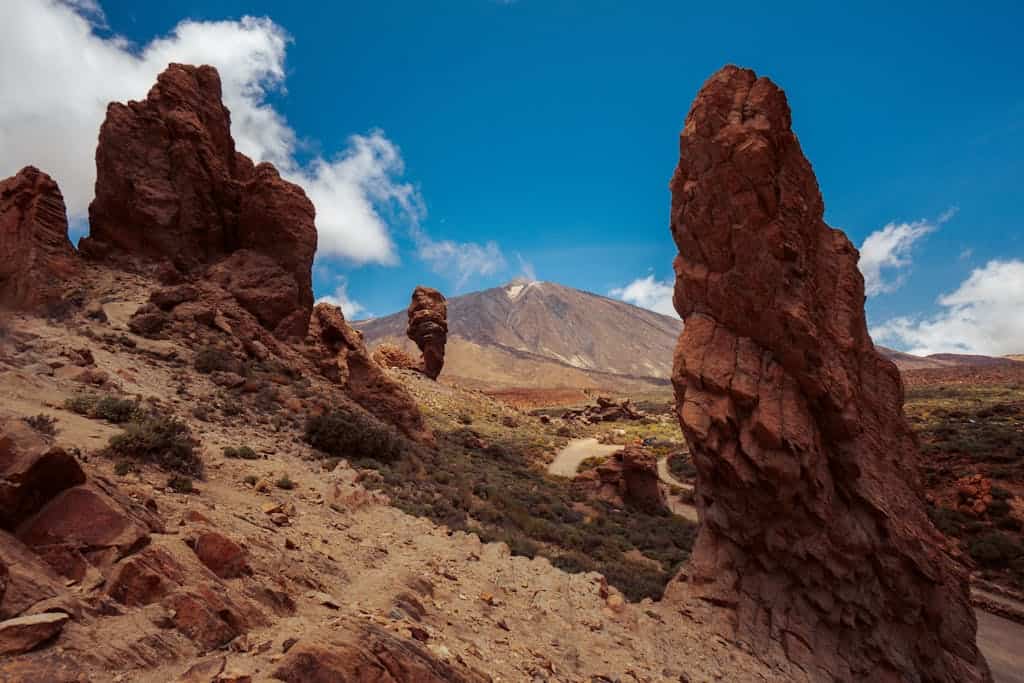 Sehenswürdigkeiten auf Teneriffa – die schönsten Orte der Insel experience the iconic volcanic landscapes of teide national park tenerife. 17528240 Sehenswürdigkeiten auf Teneriffa. In der Mitte der Insel erhebt sich der Vulkan Teide mit 3.718 Metern – der höchste Berg Spaniens.