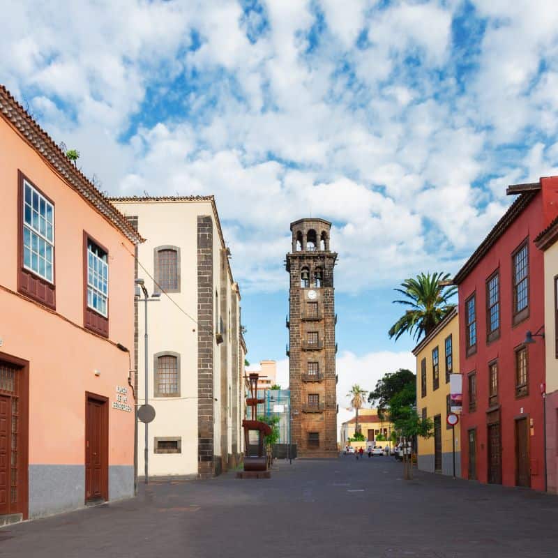 Sehenswürdigkeiten auf Teneriffa – die schönsten Orte der Insel teneriffa sehenswuerdigkeiten unternehmungen teneriffe 4 La Laguna Die Stadt San Cristóbal de La Laguna gehört zu den kulturellen Highlights Teneriffas. Die historische Altstadt wurde von der UNESCO zum Weltkulturerbe erklärt.