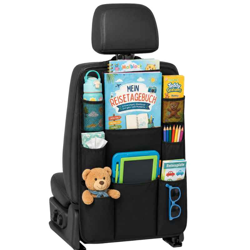 Roadtrip Italien Packliste: Das brauchst du wirklich im Auto Artikelbilder fuer spaltenlayout 13 Auto-Rücksitz-Organizer an schwarzem Autositz mit Reisetagebuch, Malblock, Trinkflasche, Stiften, Snacks und Spielzeug für Kinder auf Reisen