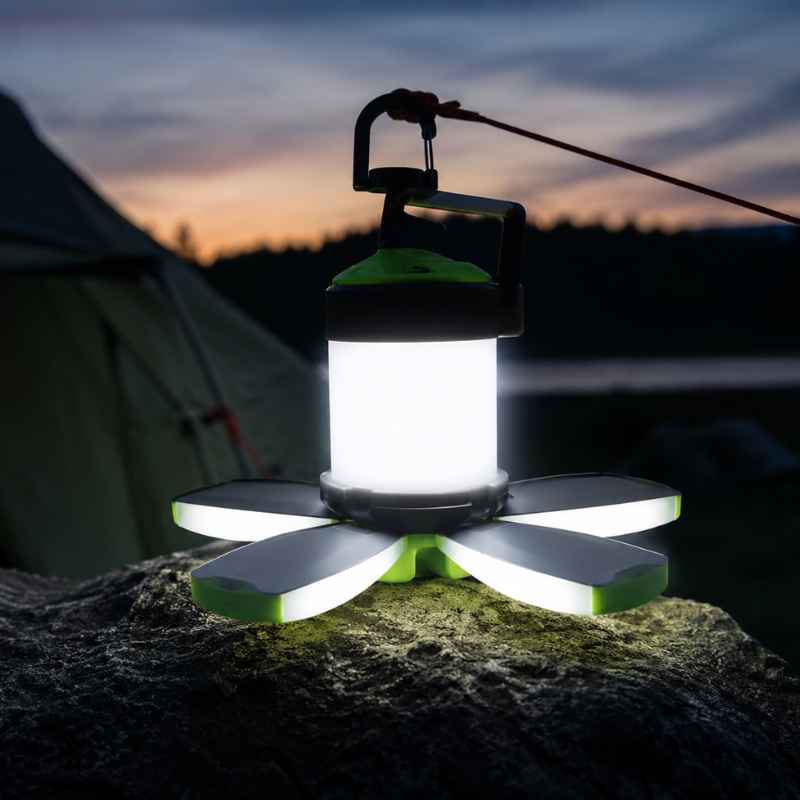 Campinglampe auf einem Stein
