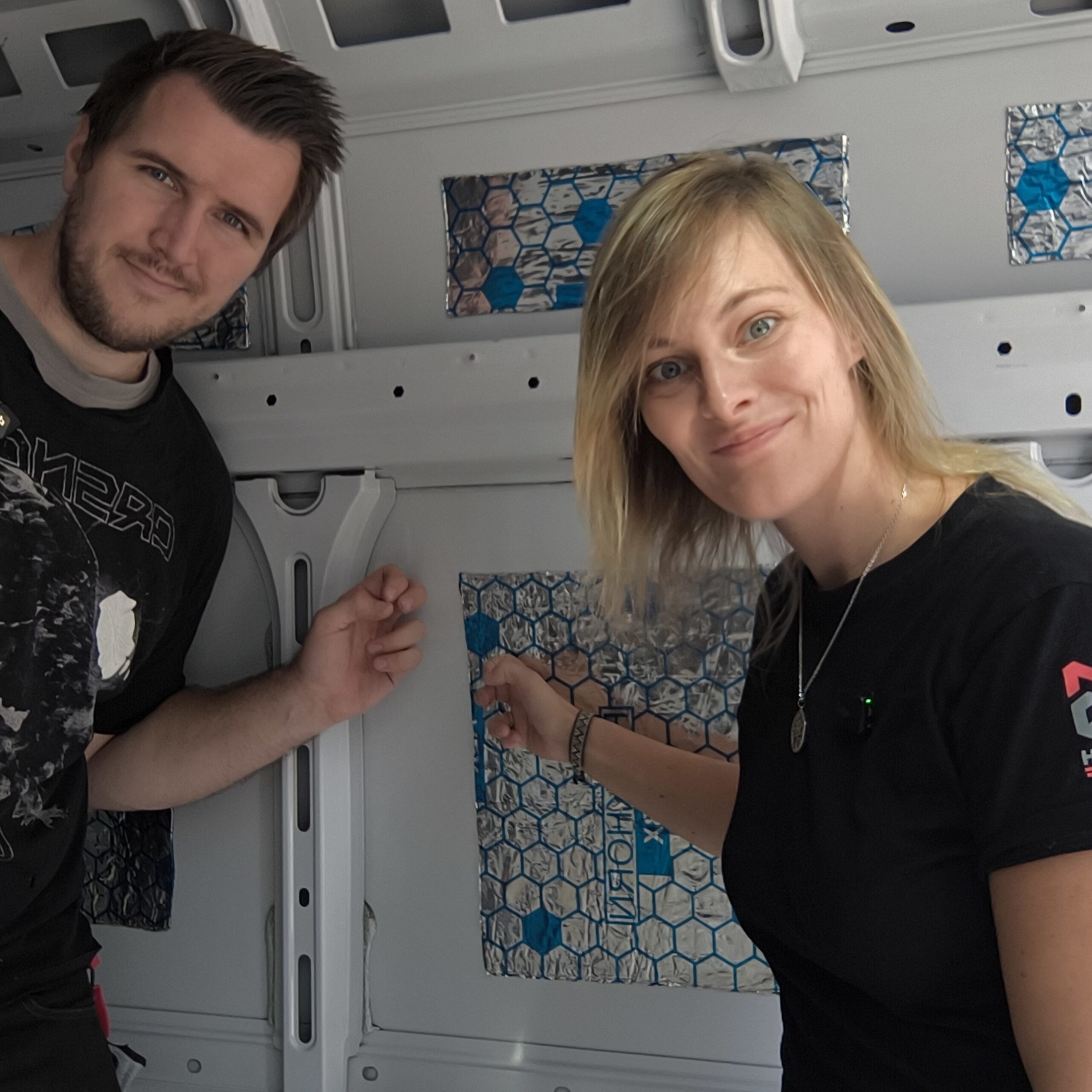 Camper dämmen mit Armaflex und Alubutyl: So haben wir unseren Fiat Ducato isoliert IMG 20260821 160055 TIMEBURST1 edited scaled Alubutyl auf Blechfläche im Camper kleben