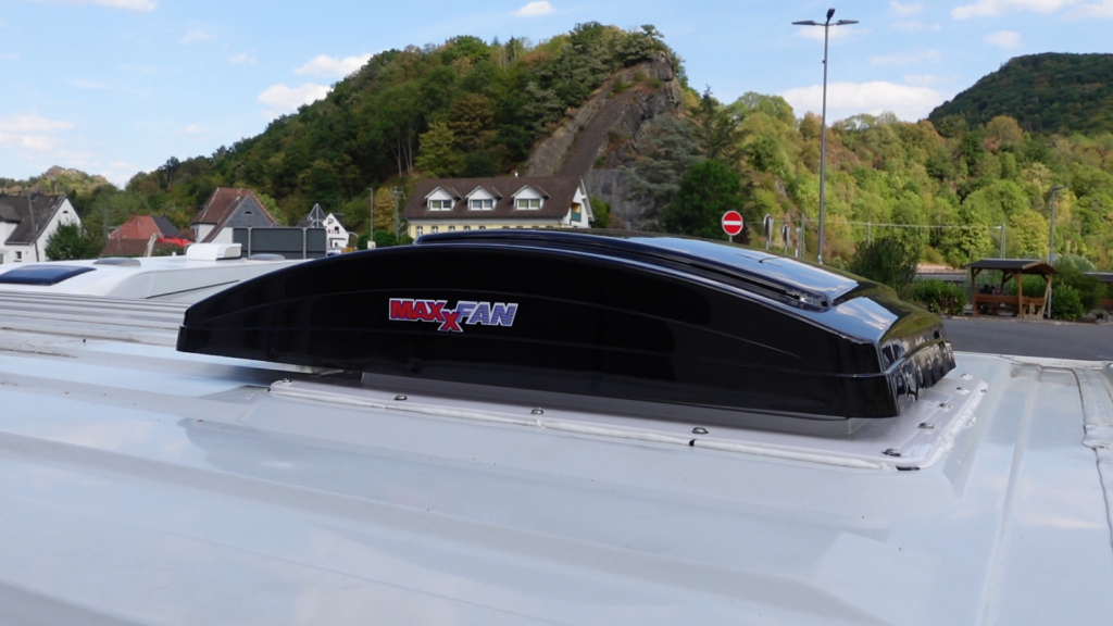 MaxxFan Deluxe einbauen – Schritt für Schritt MaxxFan Deluxe geschlossen MaxxFan Deluxe einbauen geschlossen