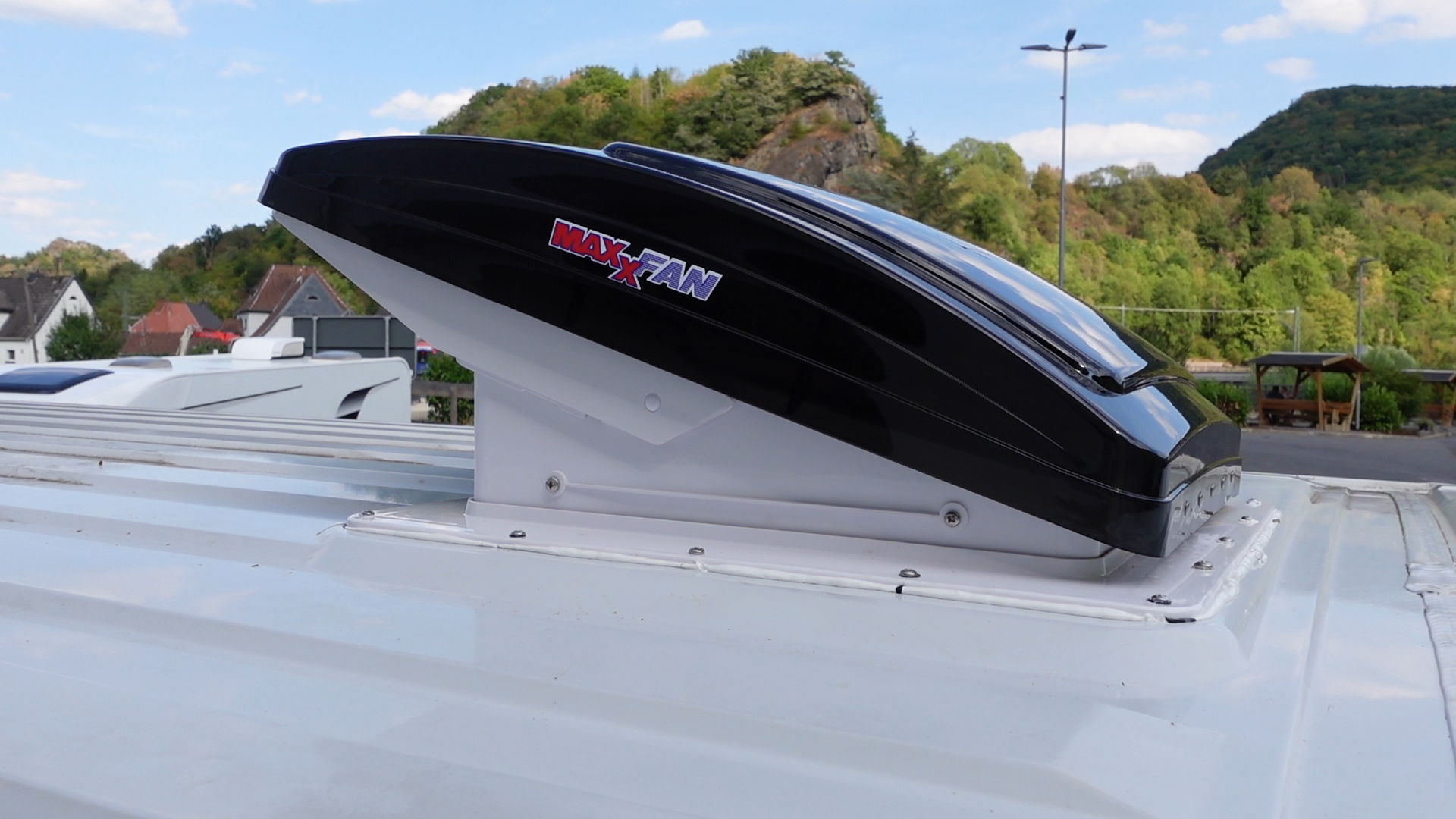 MaxxFan Deluxe einbauen – Schritt für Schritt MaxxFan Deluxe offen MaxxFan Deluxe einbauen