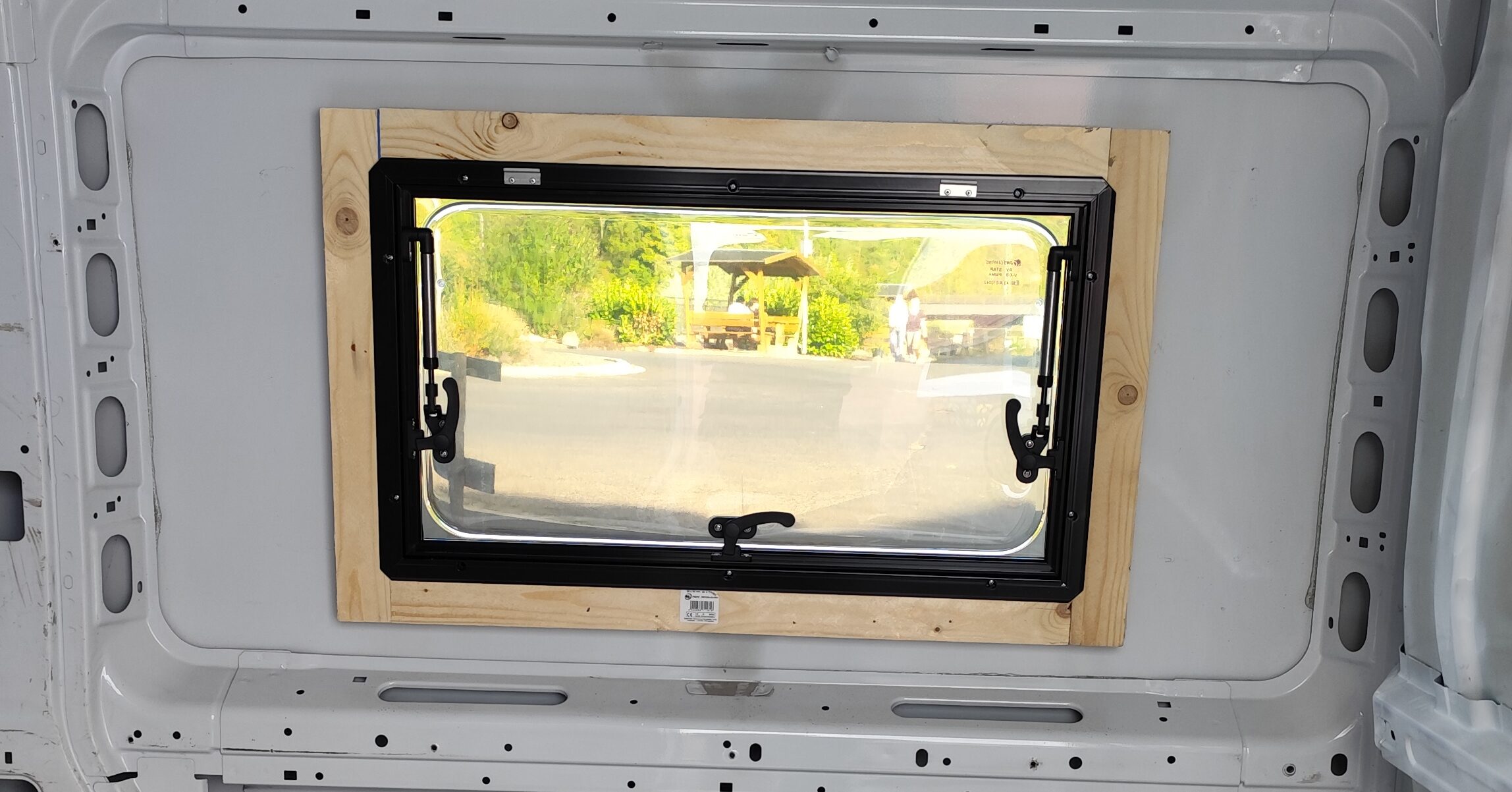 Seitenfenster im Fiat Ducato einbauen: Schritt-für-Schritt-Anleitung camper ausbau anleitung 16 edited Seitenfenster im Fiat Ducato einbauen