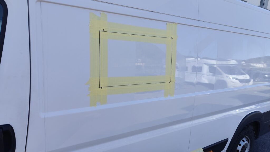 Seitenfenster im Fiat Ducato einbauen: Schritt-für-Schritt-Anleitung camper ausbau anleitung 18 Seitenfenster im Fiat Ducato einbauen
