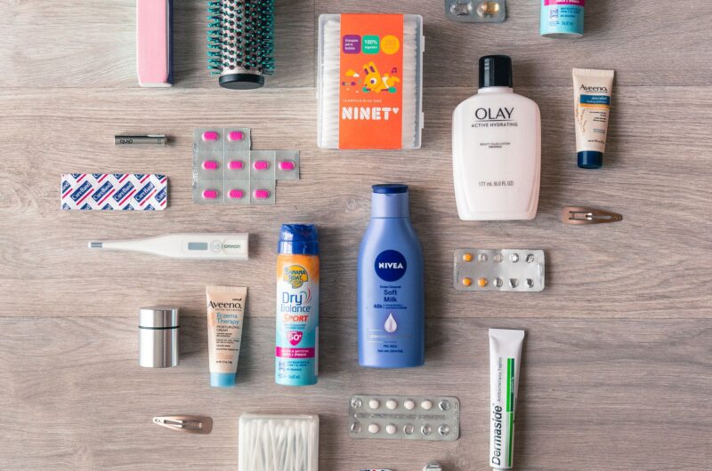 Reiseapotheke Checkliste: 15 Dinge, die im Urlaub wirklich wichtig sind