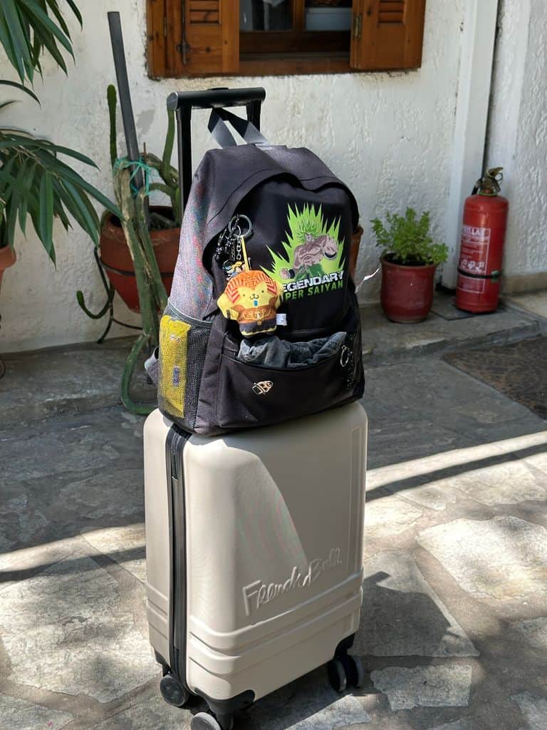 Packliste für den Wochenendtrip mit Kind backpack on a suitcase outdoors featuring travel essentials under sunlight. 27065470 Backpack on a suitcase outdoors, featuring travel essentials under sunlight.