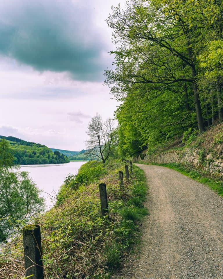Eifel Urlaub – Ausflugsziele, Unterkünfte & unsere Erfahrungen discover tranquility along a dirt path by the river in the lush english countryside. 23976512 Eifel Urlaub – Ausflugsziele, Unterkünfte & unsere Erfahrungen