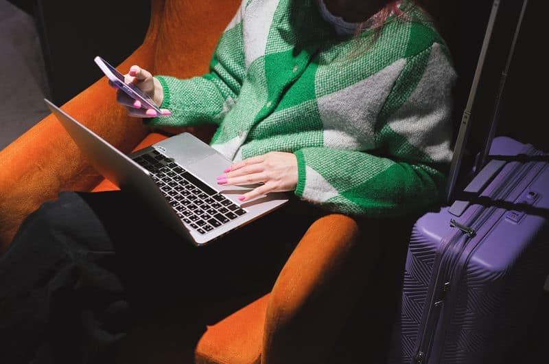 Internet im Ausland: SIM-Karte auf Reisen & eSIM einfach erklärt